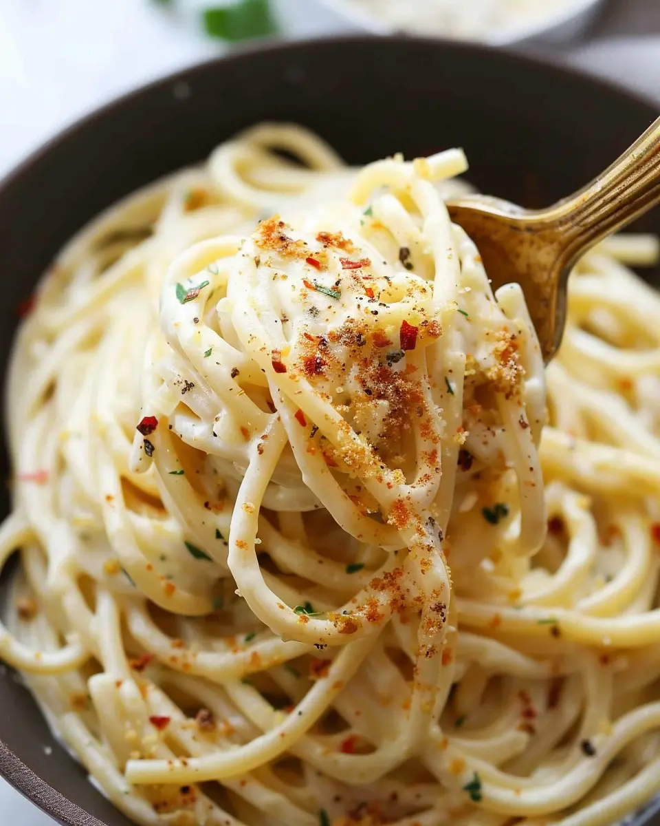 One-pot creamy spaghetti with turkey bacon and chicken ham bliss