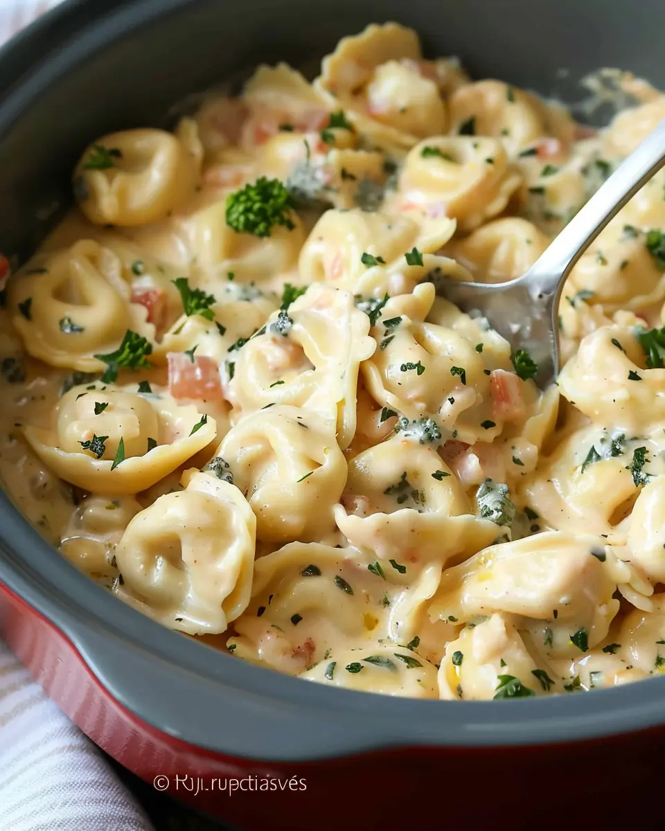 Creamy Crockpot Tortellini with Turkey Bacon: A Cozy Delight